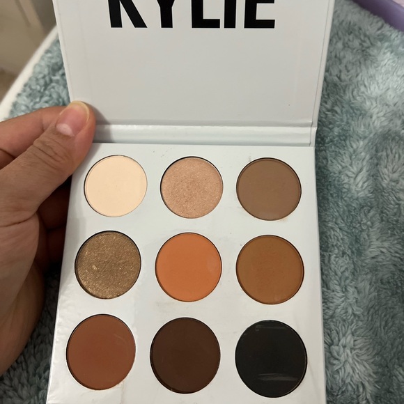 Kylie cosmetics eyeshadow palette - Picture 2 of 3